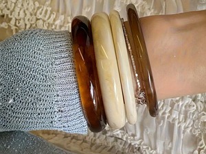 Bracelets en résine personnalisés avec logo, finition lisse, vente en gros directe usine - Product Image 3