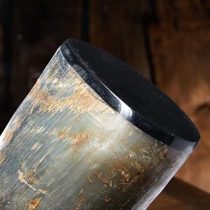 Taza de Cuerno Genuino Hecha a Mano, de Alta Calidad, Decorativa, Estilo Vikingo, para Cerveza, Axiom Home Accents, Tallada en Cuerno Natural - Product Image 4