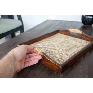 Bandeja Decorativa de Madera Rectangular con Patrón Geométrico, Hecha a Mano con Bambú y Ratán, Empaque Individual - Product Image 3