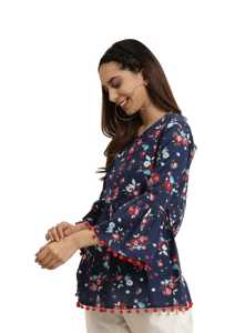 Haut évasé en coton bleu à imprimé floral pour femme avec manches cloche et col rond, conçu pour un style décontracté ethnique estival mondial - Product Image 5