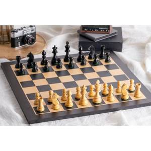 Juego de ajedrez de madera cortado con láser, de buena calidad, natural, funcional y un hermoso centro de mesa para salas de estar o comedores. - Product Image 1