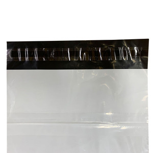 Alto espesor 23*12mm Poly Mailer interior negro exterior blanco Express <span class=keywords><strong>Courie</strong></span> sello adhesivo impermeable zapatos bolsa de embalaje de ropa - Product Image 5