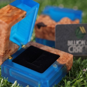Porte-anneau en bois naturel avec résine époxy, cadeau élégant pour les couples, idéal pour un anniversaire - Product Image 6