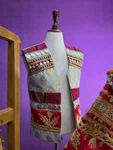 Gilet décontracté traditionnel afghan pour hommes en polyester respirant avec broderie en dentelle pour les événements culturels et les cérémonies religieuses d'été - Product Image 4