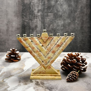 Menorá de Resina con Diseño de Mármol para Hanukkah, Portavelas Múltiple Único, Diseño Contemporáneo para una Decoración Festiva Elegante - Product Image 1