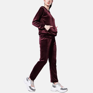 Ensemble de survêtement en velours pour femme avec logo personnalisé, comprenant un haut court, un pantalon de survêtement et un sweat à capuche - Streetwear imperméable 100% coton - Product Image 4