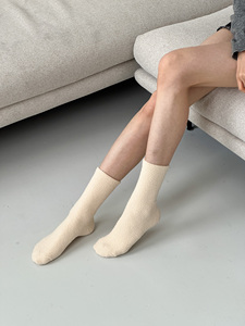 Chaussettes de nuit chaudes et douces en microfibre hautement élastique, épaisses, respirantes, classiques, couleur bonbon, pour l'intérieur, effet pantoufle moelleuse - Product Image 3