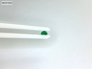 Esmeralda Zambiana de Forma Ovalada de 0.69ct, Gema Suelta Premium, Tono de Color Suave, Acabado Superior para Colecciones de Joyería Ligera - Product Image 6