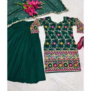 Salwar Kameez de Poliéster de Diseño con Hermosa Dupatta y Top Estilo Sarara para Fiestas - Product Image 3