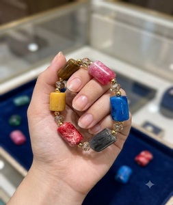 Pulseras de Resina Coloridas y Modernas para Exportación Global, Brazalete Grueso Modelo Amor, Diseño Personalizado Hecho a Mano para Regalos de San Valentín y Bodas - Product Image 2