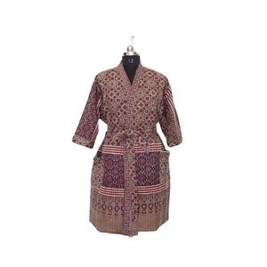 ชุดแจ็กเก็ต Kantha ผ้าฝ้ายลายดอกไม้, ชุดเดรสยาวเย็บตะเข็บชุดคลุมอาบน้ำชายหาดพิมพ์ลายตัวบล็อกมือสำหรับฤดูหนาว - Product Image 1