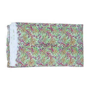 Floral 100% algodón acolchado tela por yarda edredón indio túnica tela mujer ropa Natural teñido ecológico tela impresa - Product Image 1