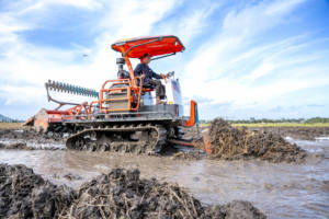 รถแทรกเตอร์การเกษตร HOGICO 80VN/TURBO รุ่นขายดี พร้อมเครื่องยนต์ Yunnei 80 ประสิทธิภาพสูง ฟังก์ชัน 3-in-1 บดดินและพรวนดิน - Product Image 3