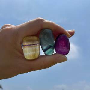 Pierres Roulées en Fluorite Arc-en-ciel Naturelle, Cristal de Guérison de Haute Qualité, Pierre Semi-Précieuse - Product Image 2