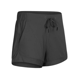 Shorts de sport taille haute pour femmes, couleur unie, tissu tricoté à séchage rapide avec poches, coupe régulière - Product Image 2