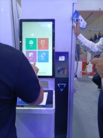 Borne de prêts et de retours de livres en libre-service RFID verticale avec portée de lecture réglable 0-3m, 4G en option et connexion en ligne