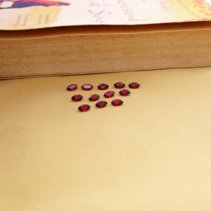 12 pierres précieuses de grenat facettées taille marquise 100 % naturelles, 4x8 mm, évaluées par un tiers pour la fabrication de bijoux, origine Rajasthan - Product Image 3