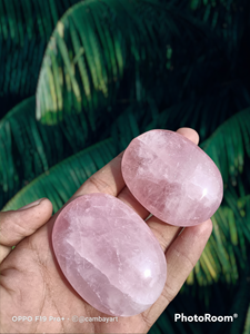 Pierre de paume en quartz rose poli de qualité supérieure, pierre précieuse naturelle de guérison, cristal de poche pour la méditation, le bien-être et l'amour - Product Image 4