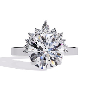 Bague de luxe en or massif 14 carats avec diamant de laboratoire rond de 3 carats et pierres latérales poire rondes, bijoux fins personnalisés pour mariage - Product Image 4