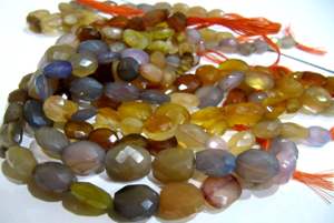 Perles facettées ovales en calcédoine naturelle, vendues par brin de 10 pouces de long - Product Image 3