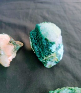 อะโพฟิลไลต์ธรรมชาติสวยงาม พร้อมแร่สติลบิท ตัวอย่างแร่ดิบ คอลเลกชันหิน AK Minerals ของตกแต่งบ้าน - Product Image 2