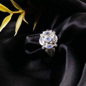 Bague classique en argent sterling 925 plaqué or avec pierres précieuses en pierre de lune arc-en-ciel blanche et topaze blanche, idéale pour les mariages - Product Image 5