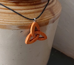 Collar de Madera para Vendedores en Línea, Collar de Madera de Calidad para Comercio Electrónico, Collar de Madera con Acabado Liso, Precio de Fábrica al por Mayor - Product Image 2