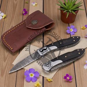 Cuchillo de bolsillo Damasco hecho a mano, edición nueva, personalizado, con mango de madera Pakka azul, el mejor cuchillo plegable para supervivencia y caza. - Product Image 2