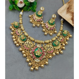 Collier choker exquis de qualité supérieure plaqué or, orné de pierres Kundan Polki Rajwadi, avec boucles d'oreilles assorties, pour femmes, tenue de mariage traditionnelle. - Product Image 2
