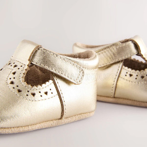 Zapatos de cuero para bebé de nuevo diseño, suaves, ligeros y cómodos para caminar, calzado para uso diario informal. - Product Image 5