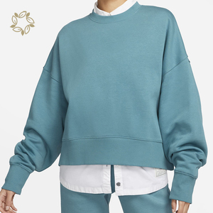 Sweat-shirt court unisexe noir en molleton 100 % coton biologique, coupe classique, col rond minimaliste, manches régulières, tricoté uni - Product Image 5