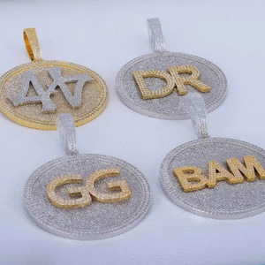 Colgante de disco con nombre 3D giratorio de 52 mm de moissanita y plata, personalizado con letras estilo 'Iced Out', amuleto hip hop con acabado en oro amarillo - Product Image 6