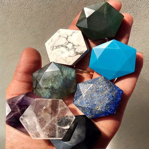 Cabochon en pierre de cristal naturel tetraèdre poli pierre semi-précieuse en forme d'hexagone pour guérir multi-pierres fabriquées - Product Image 1