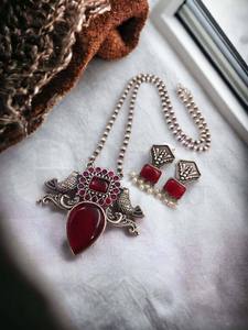 Conjunto de Collar de Plata Antigua y Latón, Diseño Elegante y Hermoso con Atractivo Trabajo en Piedras, con Perla como Piedra Principal, para Regalo - Product Image 1
