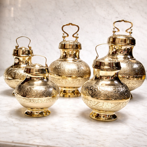 Cuillère Gangajali en laiton artisanal Shree Radhey International, motif en relief, plusieurs tailles, pot à eau décoratif Kalash pour la maison - Product Image 1
