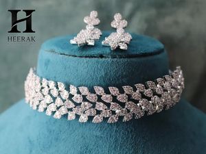 สร้อยคอเพชรหลายแถวสุดหรู ทองคำขาว 14K ลายใบไม้ ประดับเพชรโมอิสซาไนต์ทรงบาแกตต์ - Product Image 1