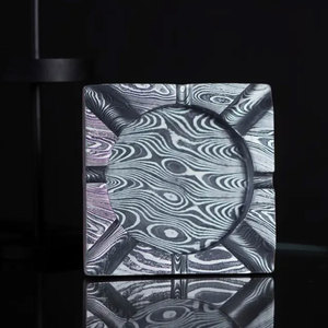 Cenicero Redondo de Acero de Damasco, Cenicero Metálico Hecho a Mano de Primera Calidad con Diseño Elegante para Accesorios de Fumar - Product Image 3