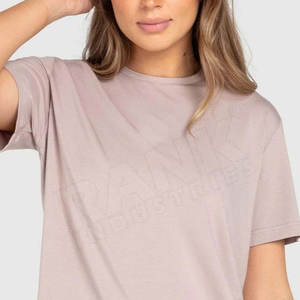 Camisetas de alta comodidad para mujer, diseñadas para pedidos a gran escala e impresión de logotipos. - Product Image 5