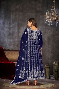 Traje Anarkali azul para mujer, de alta demanda, con mangas 3/4, de tela Santoon, semicosturado, para fiestas y bodas. - Product Image 4
