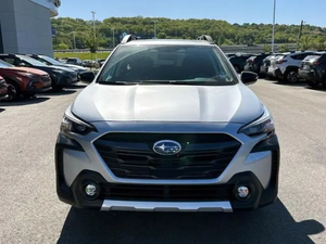 Voitures d'occasion authentiques Outback Limited 2025 disponibles à la vente - Produit automobile - Product Image 2