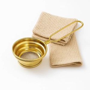 Passoire à thé en métal doré la plus vendue, avec maille fine et poignée, pour infusion de thé en feuilles. - Product Image 3