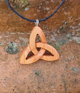 Collar de Madera para Vendedores en Línea, Collar de Madera de Calidad para Comercio Electrónico, Collar de Madera con Acabado Liso, Precio de Fábrica al por Mayor - Product Image 5