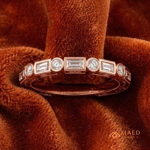 Anillo de Eternidad de Moissanita Baguette en Oro Rosa, Anillo de Boda de Diamantes, Joyería Nupcial Elegante para Mujer - Product Image 4