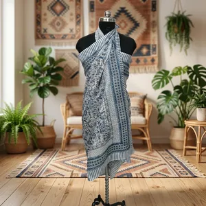 Pareo de algodón estampado a mano con diseño floral azul, ligero, para la playa, para mujer, para viajes y uso diario. - Product Image 2