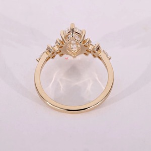 Anillo de Compromiso con Diamante Cultivado en Laboratorio Marquise_ Engaste Muse de Oro Inspirado en la Naturaleza - Certificado IGI - Product Image 5