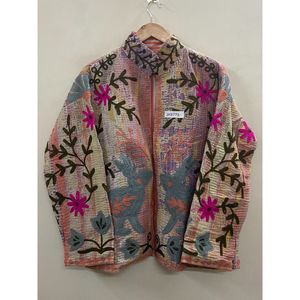 Veste brodée kantha 100% coton faite à la main pour femmes, modèle unique, manches longues, motif floral, style bohème printanier - Product Image 4