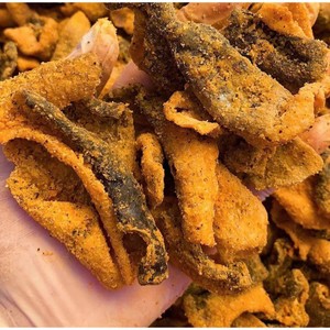 หนังปลาแซลมอนทอดกรอบและตากแห้ง รสไข่เค็มผง 1 กก. - Product Image 4