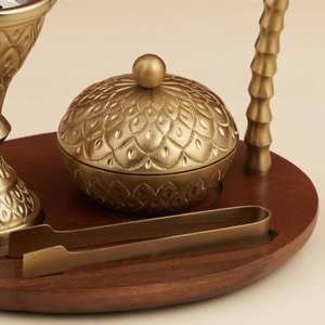 Ensemble brûleur d'encens Bakhoor en laiton arabe avec décor palmier et plateau en bois - Product Image 3
