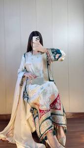 ชุดแต่งงานผู้หญิงทันสมัยสำหรับทุกฤดูกาล เสื้อปักลายดาวสวยงาม ผ้าพลลาโซ ผ้าคลุมไหล่แบบกลับด้านได้ แห้งเร็ว - Product Image 3