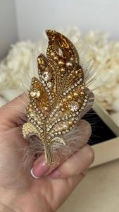 Broche de Lujo Hecho a Mano con Bordado, Cuentas, Lentejuelas, Perlas y Cristales, Broche de Diseño con Bordado a Mano - Product Image 6
